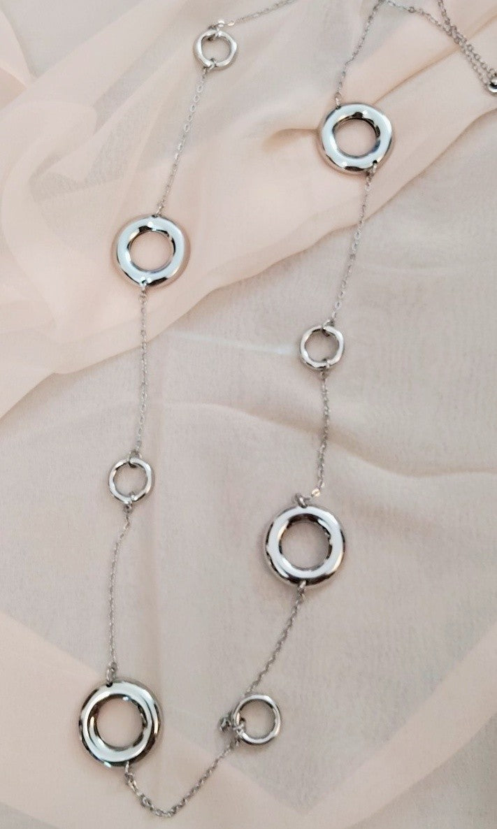 Collana in acciaio con cerchi