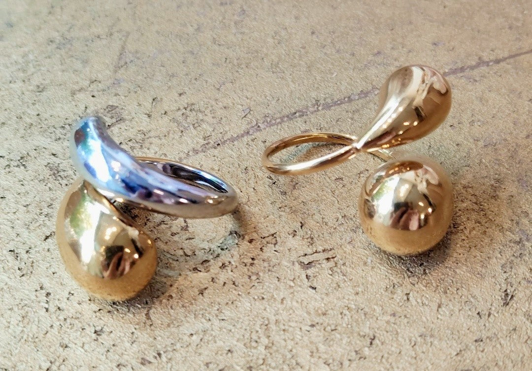 Anello scultureo regolabile in acciaio inossidabile con sfera