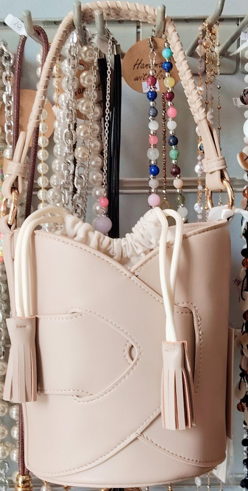 Borsa cestello in ecopelle rosa pastello con tracolla e sacchetto interno