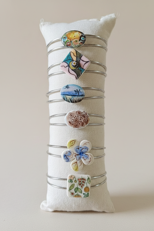 Bracciali semirigidi con inserto in porcellana dipinta a mano