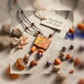 Ciondolo artigianale in resina arancio e oro con perline ceramiche e filo di cotone regolabile